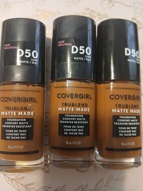 COVERGIRL TruBlend Matte Made Foundation Trio in P50 & D50 Warm Tan